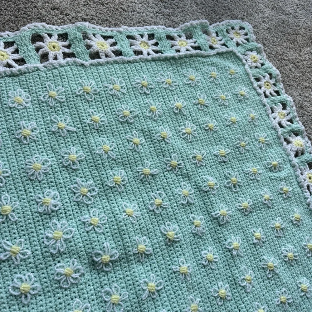 Vintage Daisy 3D Handmade Crochet Afghan Throw Coverlet Grannycore 43